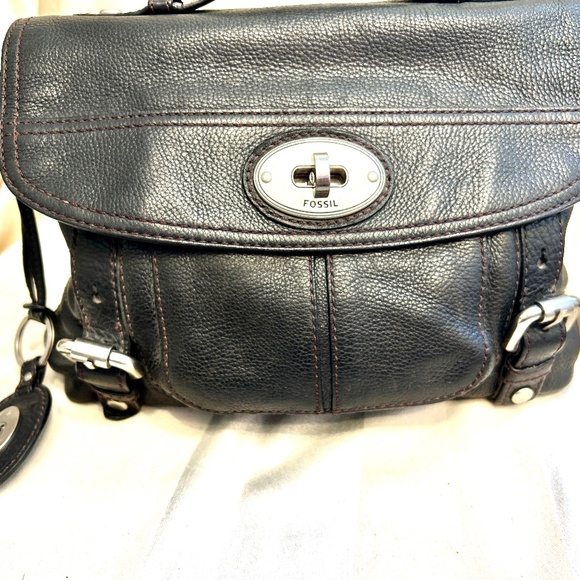 😍🌻 FOSSIL Leather Messenger Crossbody Bag Black Turn Lock Lined - Picture 6 of 8